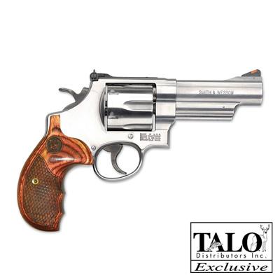 S&W  629 DELUXE 44 MAG 3